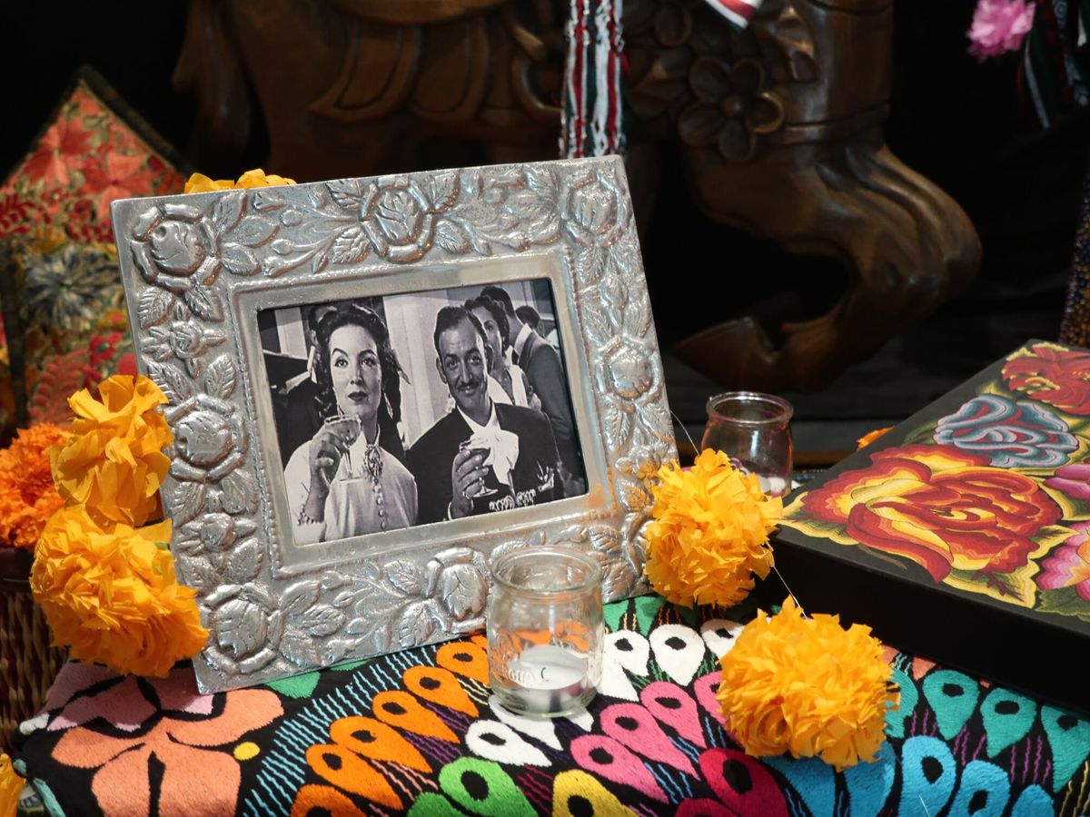 Foto: Foto de María Félix y Jorge Negrete, en un altar diseñado por la embajada de México en Marruecos. (EFE/Fátima Zohra Bouaziz)