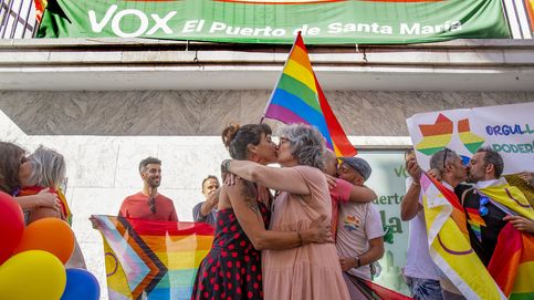 Tetada, tanqueta y beso con su candidata: la provocadora campaña de Teresa Rodríguez