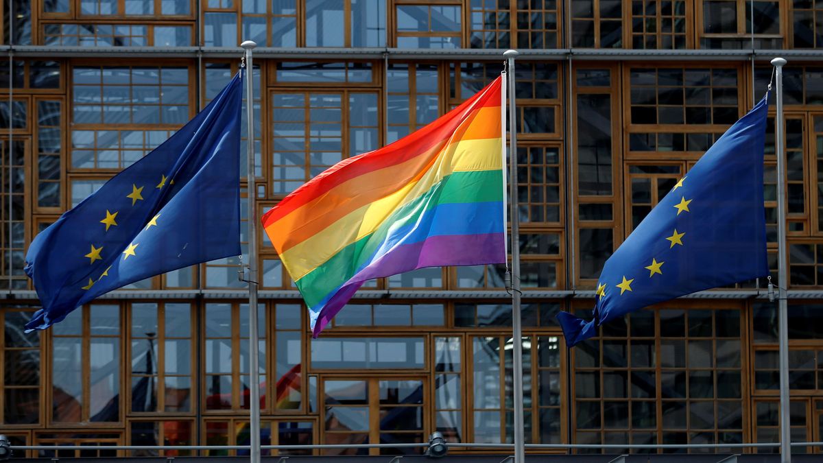 Bruselas propone que los hijos de parejas LGTBI sean reconocidos en toda la Unión Europea