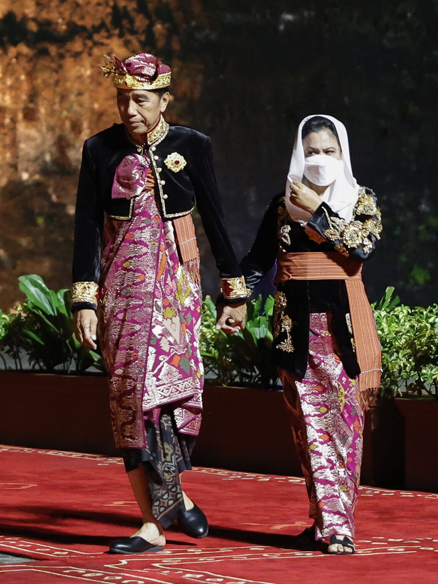 El presidente de Indonesia, Joko Widodo y su mujer, Iriana Joko Widodo. (EFE/ WILLY KURNIAWAN)