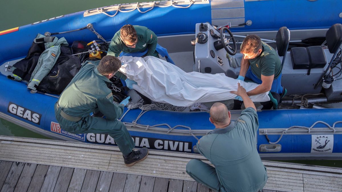 Hallado el décimo cadáver tras el naufragio de una patera en Cádiz