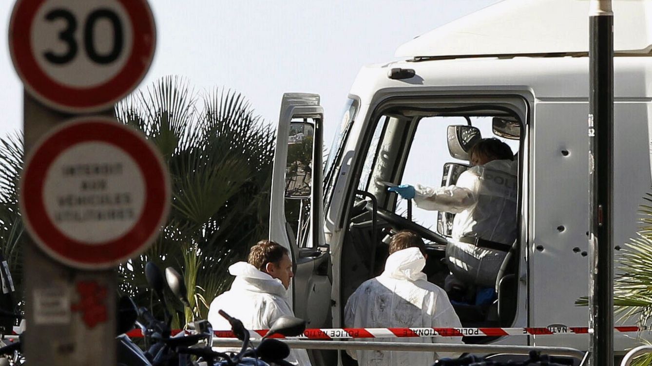 Foto: Al menos 84 muertos tras ser arrollados por un camión suicida en Niza. (EFE)