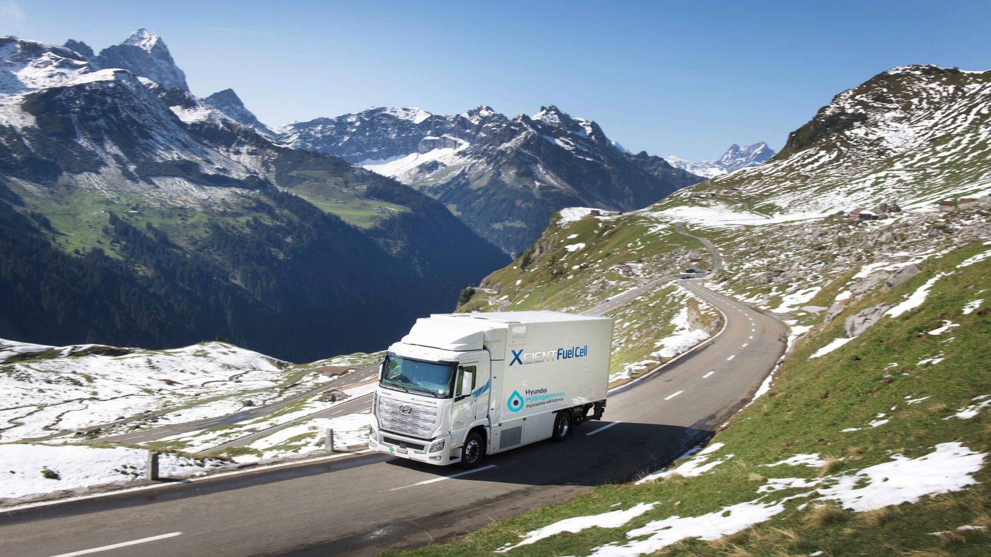 Desde hace un año, Hyundai prueba en Suiza sus camiones de hidrógeno XCient. Ahora operan 46 unidades, pero en 2025 podrían ser ya 1.600.