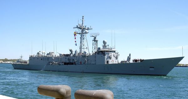Foto: La fragata 'Navarra' después de zarpar de la Base Naval de Rota (Cádiz). (Fotografía cedida por el Ministerio de Defensa)