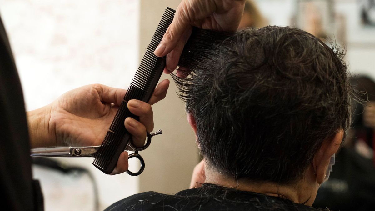 ¿Cada vez hay más barberías baratas en tu barrio? Este peluquero sabe qué está pasando