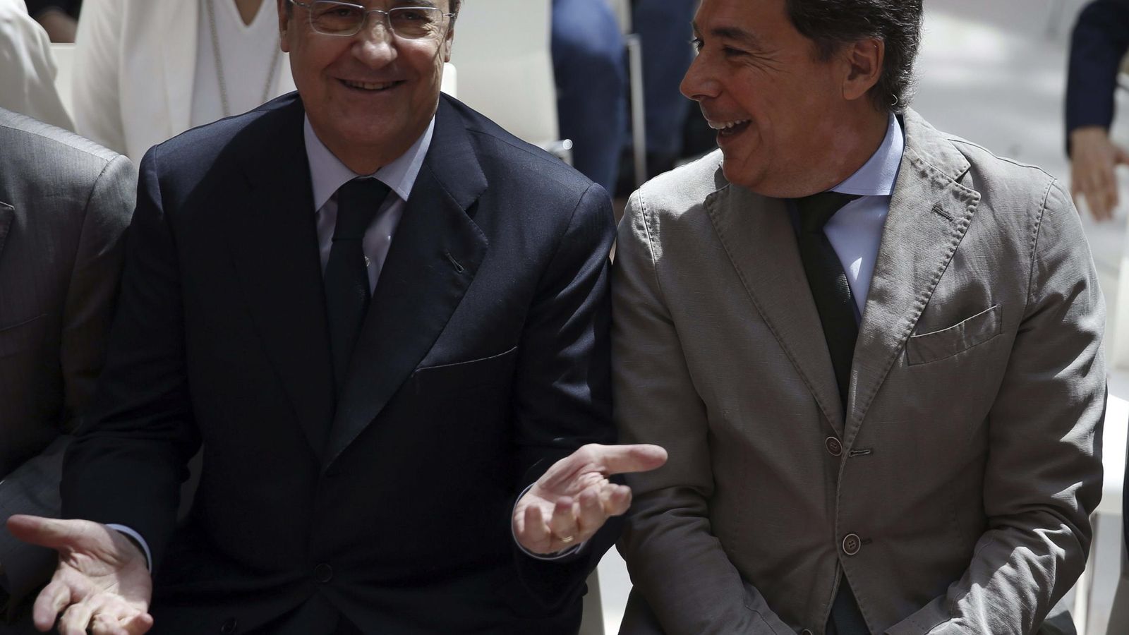 Foto: El presidente del Real Madrid, Florentino Pérez, (i) junto al 'popular' Ignacio González. (EFE)