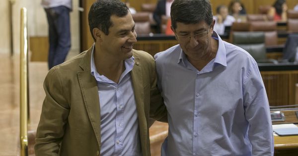 Foto: Los candidatos a la presidencia de la Junta de Andalucía del PP-A, Juanma Moreno (i), y de Ciudadanos, Juan Marín. (EFE)