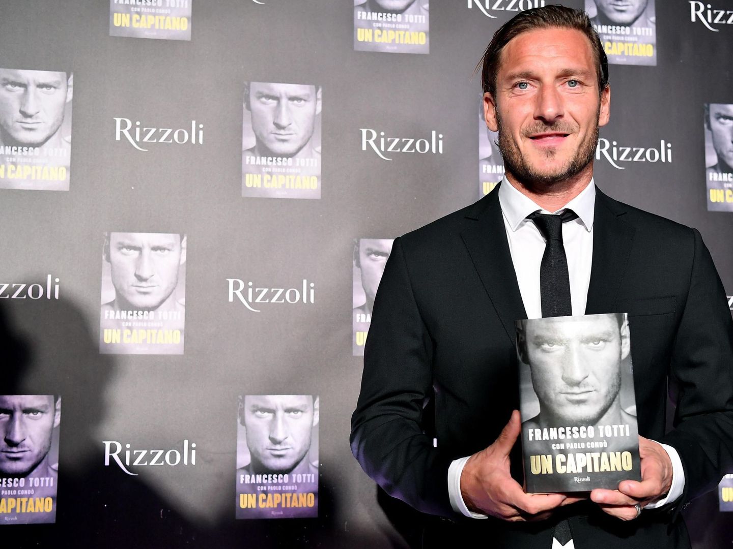 Francesco Totti también tiene su libro, 'Un Capitano', presentado el pasado septiembre. (EFE)