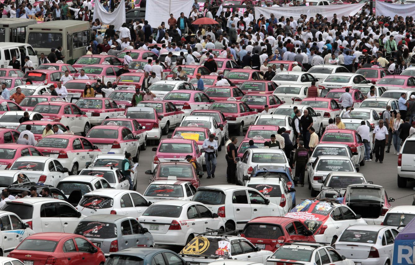 Protestas de taxistas en México DF contra Cabify, Uber y Didi. (Reuters)