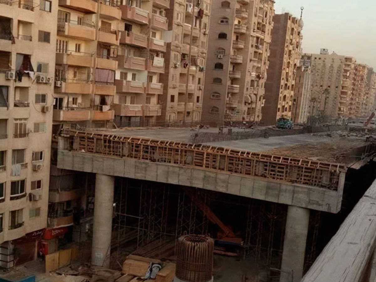 La increíble autopista de Egipto que pasa a 50 centímetros de las casas