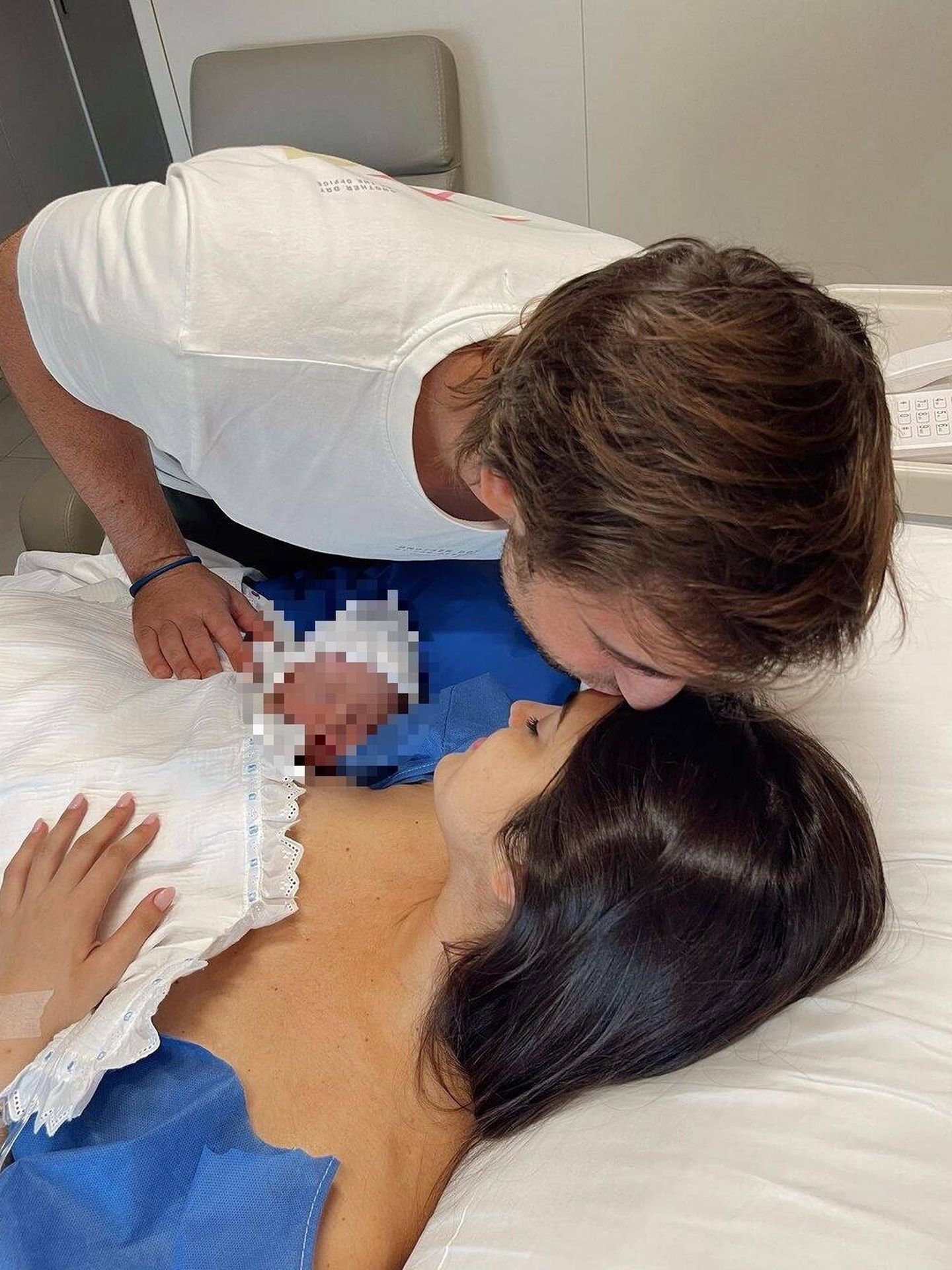 Marta Lozano comparte una imagen de su hijo recién nacido. (Instagram @martalozanop)