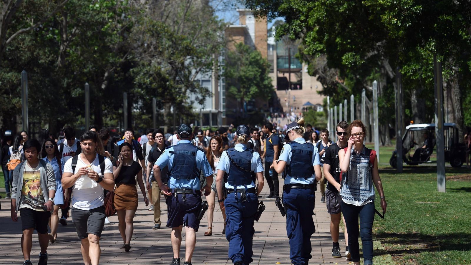 Foto: Varios estudiantes en la universidad New South Wales, en Sídney. (Reuters)