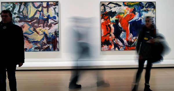 Foto: Dos cuadros de Willem de Kooning en una exposición en el Guggenheim de Bilbao. (Reuters)