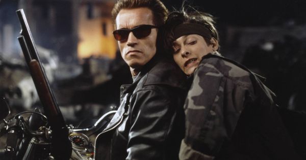 Foto:  Arnold Schwarzenegger y Edward Furlong en 'Terminator 2'. (Cordon Press)