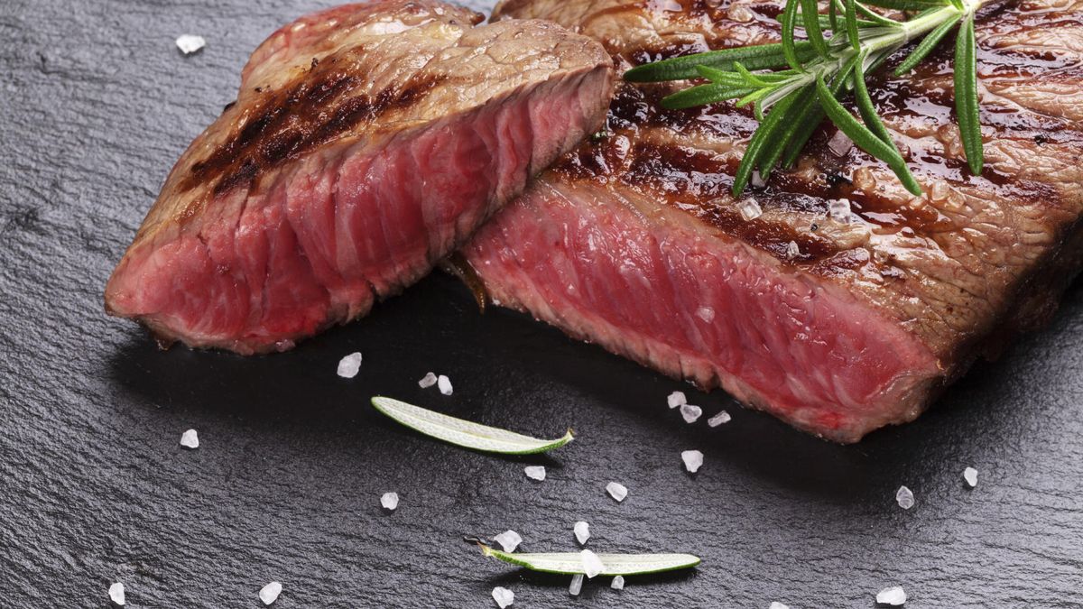 Las tres mayores amenazas para tu salud que hay en la carne que sueles comer 