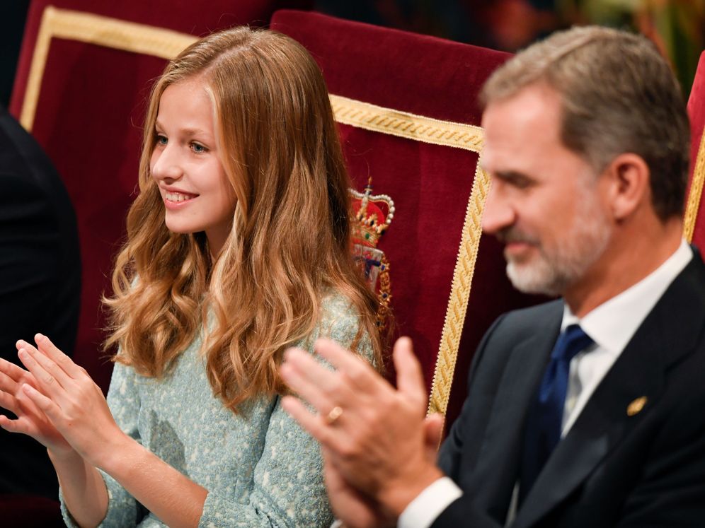 Foto: La princesa Leonor junto a su padre, el rey Felipe VI (Reuters)