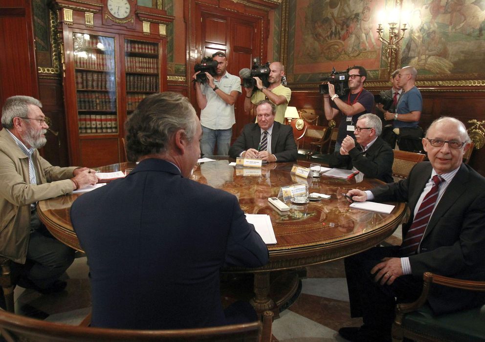 Foto: Montoro se reúne con patronal y sindicatos. (EFE)