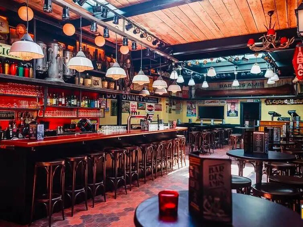 Foto: El interior del Bar des Amis, en Bruselas (Bar des Amis)