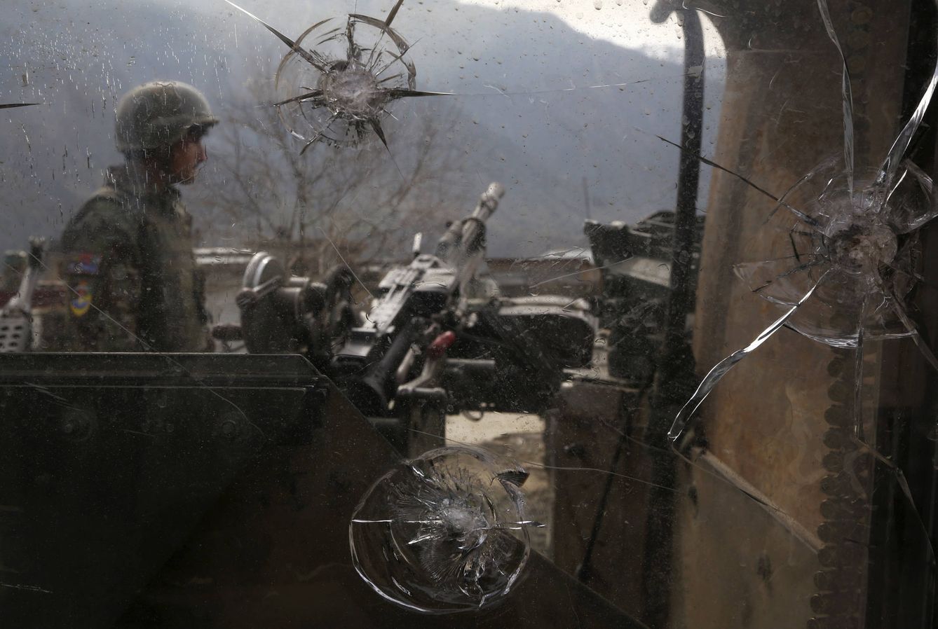 Un soldado del Ejército Nacional Afgano es un puesto avanzado de la lucha contra los talibán en la provincia de Kunar (Reuters).