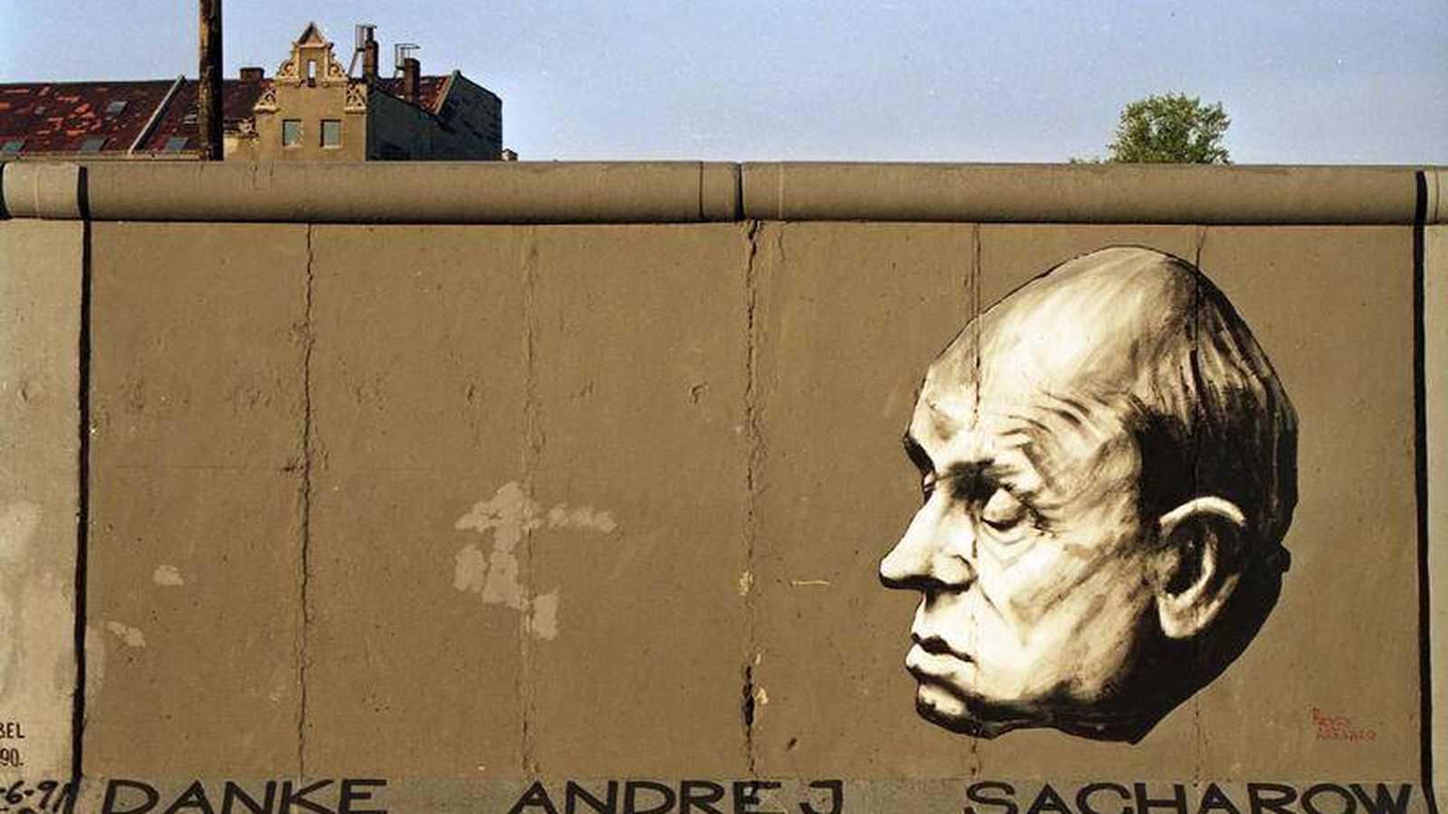 Foto: Pintada homenaje a Sajárov en Berlín del Este. (Joachin Thum/Bundesarchiv)