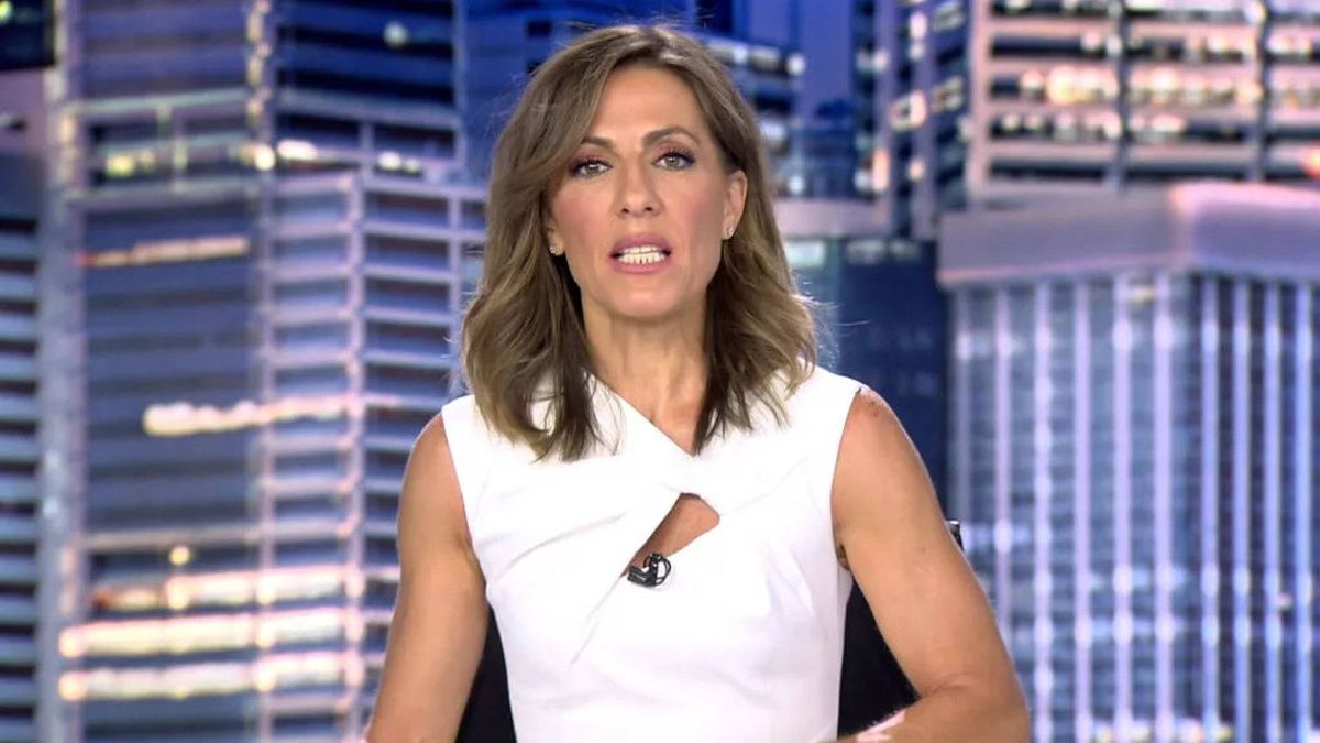 "Me parece intolerable": Ángeles Blanco ('Informativos Telecinco'), muy indignada con los políticos