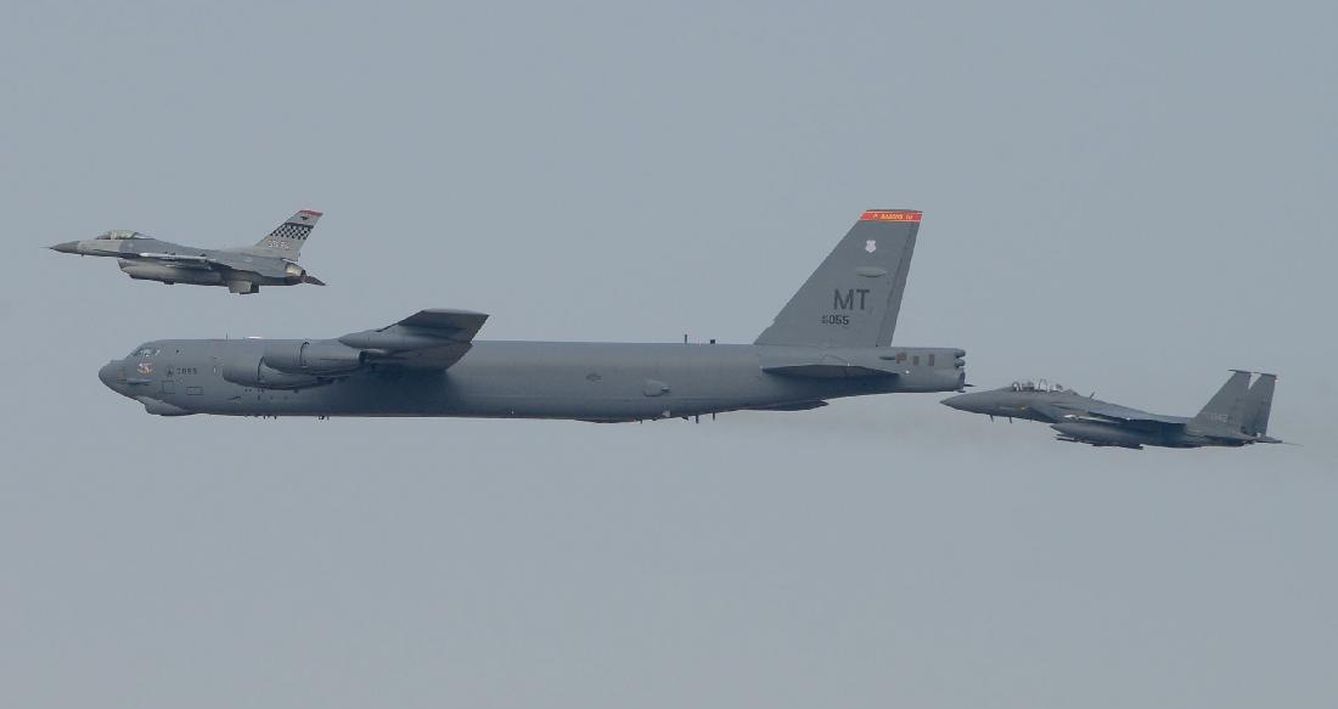 Venerables bombarderos como el B-52 pueden acabar complementando a los cazas de última generación en combate.
