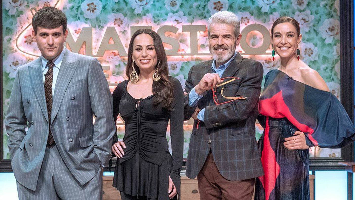 Alejandro G. Palomo, María Escoté, Lorenzo Caprile y Raquel Sánchez Silva: jurado y presentadora de 'Maestros de la costura'. (TVE)