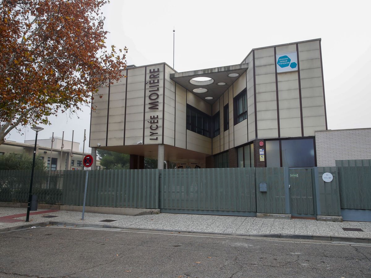 Foto: El colegio Liceo Francés Molière de Zaragoza, cerrado este lunes. (EFE/Javier Cebollada)