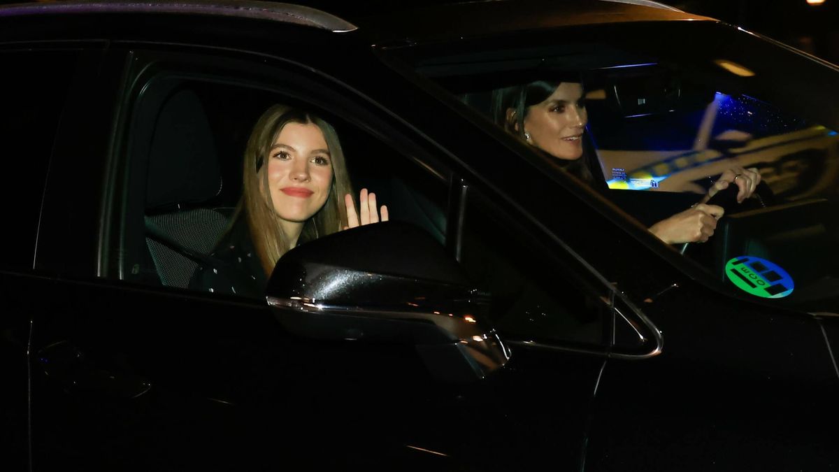 Letizia conduciendo, Sofía de copiloto y Ana María de Grecia: las significativas imágenes tras la fiesta de Leonor