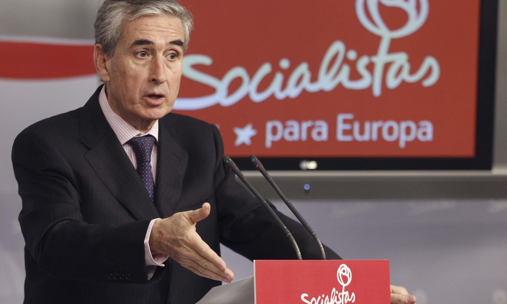 El número dos del PSOE en las elecciones europeas, Ramón Jáuregui. (EFE)