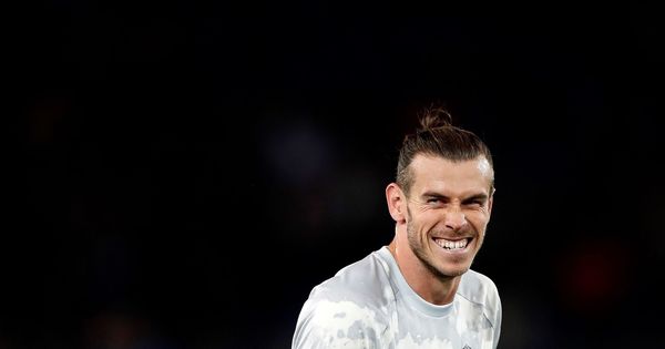 Foto: Gareth Bale sonríe antes del inicio del partido contra el Paris Saint-Germain en el Parque de los Príncipes. (EFE)