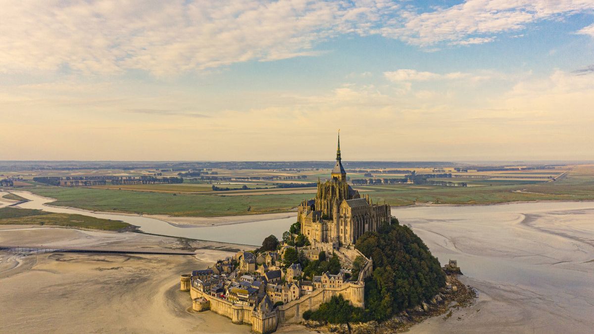 Descubre el Mont Saint-Michel, una joya inexpugnable en la Normandía