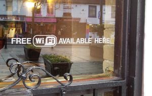 No hay wifi: los bares se plantan ante los 'gorrones' de internet