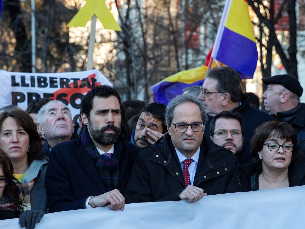 Foto: Roger Torrent (izquierda) y Quim Torra, en una manifestación independentista. (EFE)