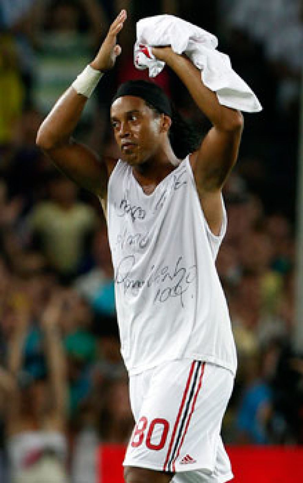 Foto: Ronaldinho deja la concentración del Milan y está a un paso de volver a Brasil