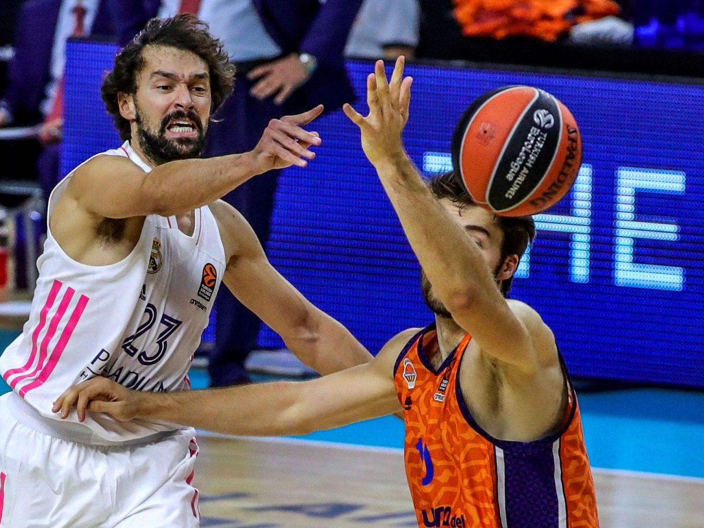 Sergio Llull en el partido contra el Valencia Basket. (Efe)
