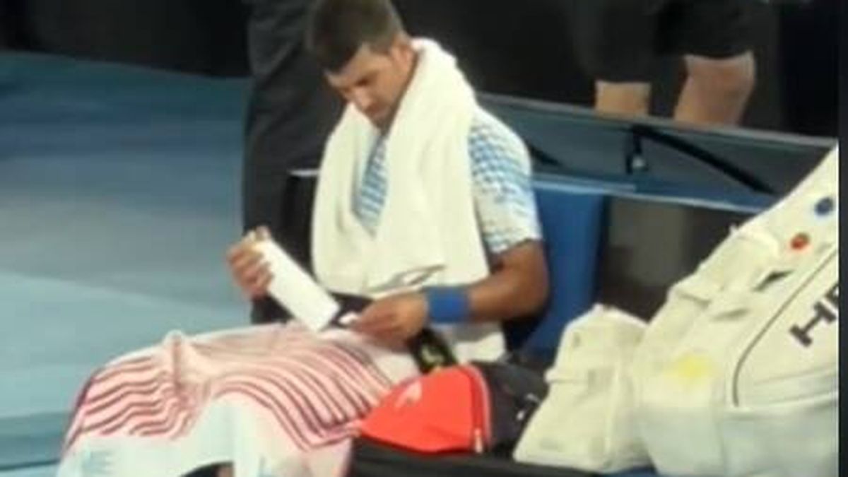 El misterioso mensaje que le pasaron a Djokovic en una botella en pleno partido de Australia