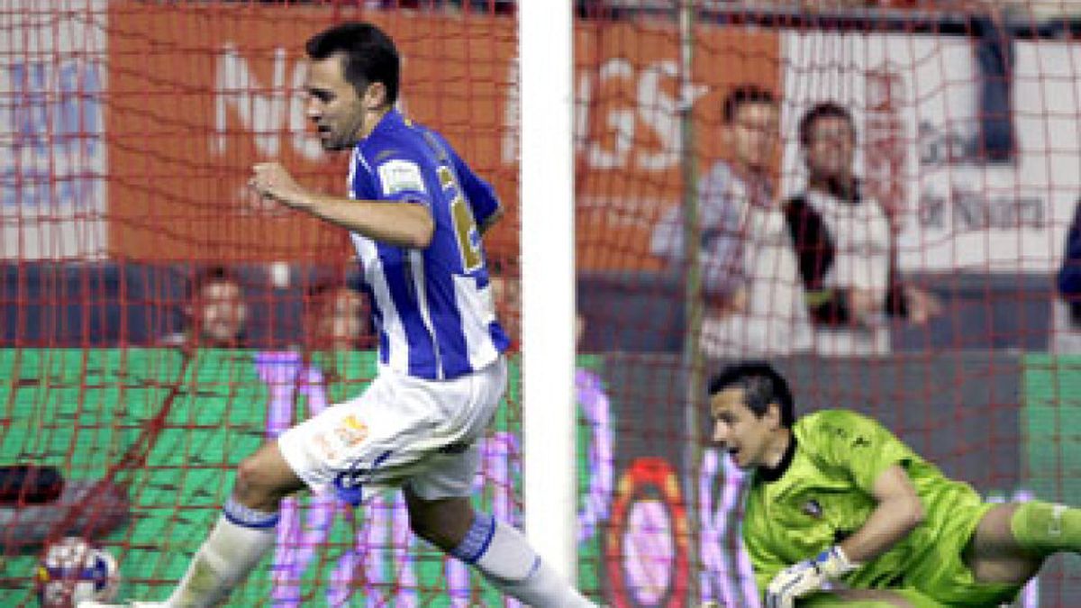El Málaga se lleva la victoria en un partido plagado de expulsiones