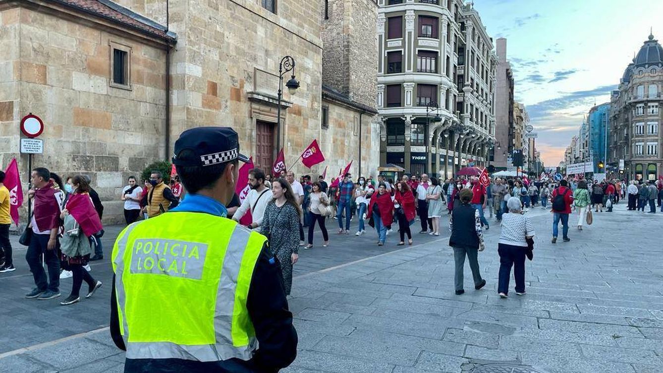 Miles de personas salen a la calle en la ciudad de León por el futuro de la provincia