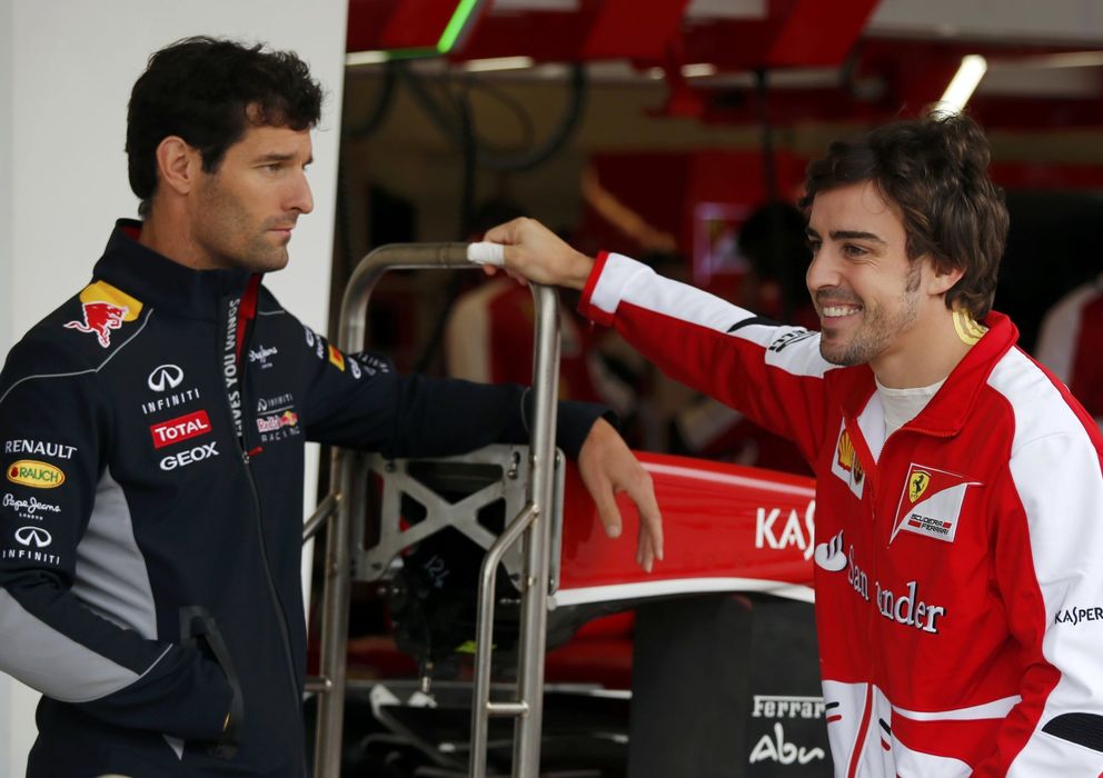 Foto: Fernando Alonso charlando con Mark Webber el jueves en Austin.
