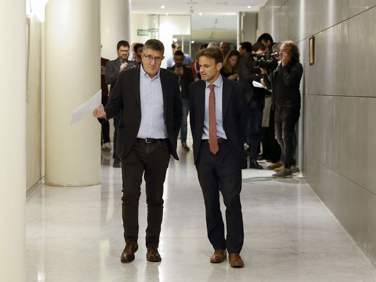 Foto: El portavoz del Partido Socialista en el Congreso, Patxi López (i), y el presidente del grupo parlamentario de Unidas Podemos, Jaume Asens. (EFE/Chema Moya)