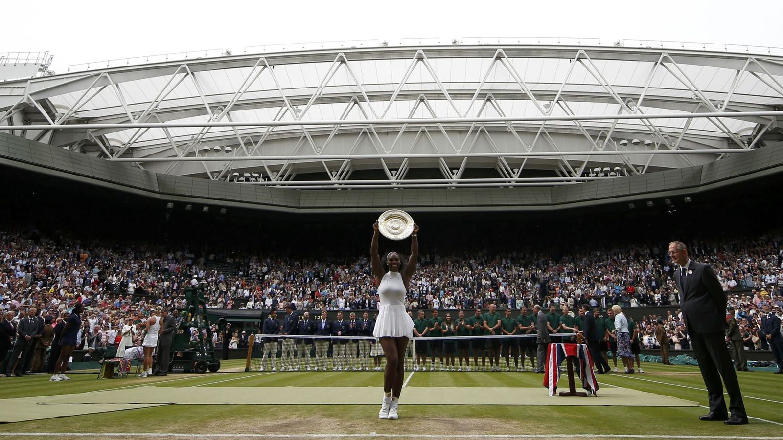 Foto: Serena Williams levantando su séptimo Wimbledon. Foto: Andrew Couldridge (Reuters)