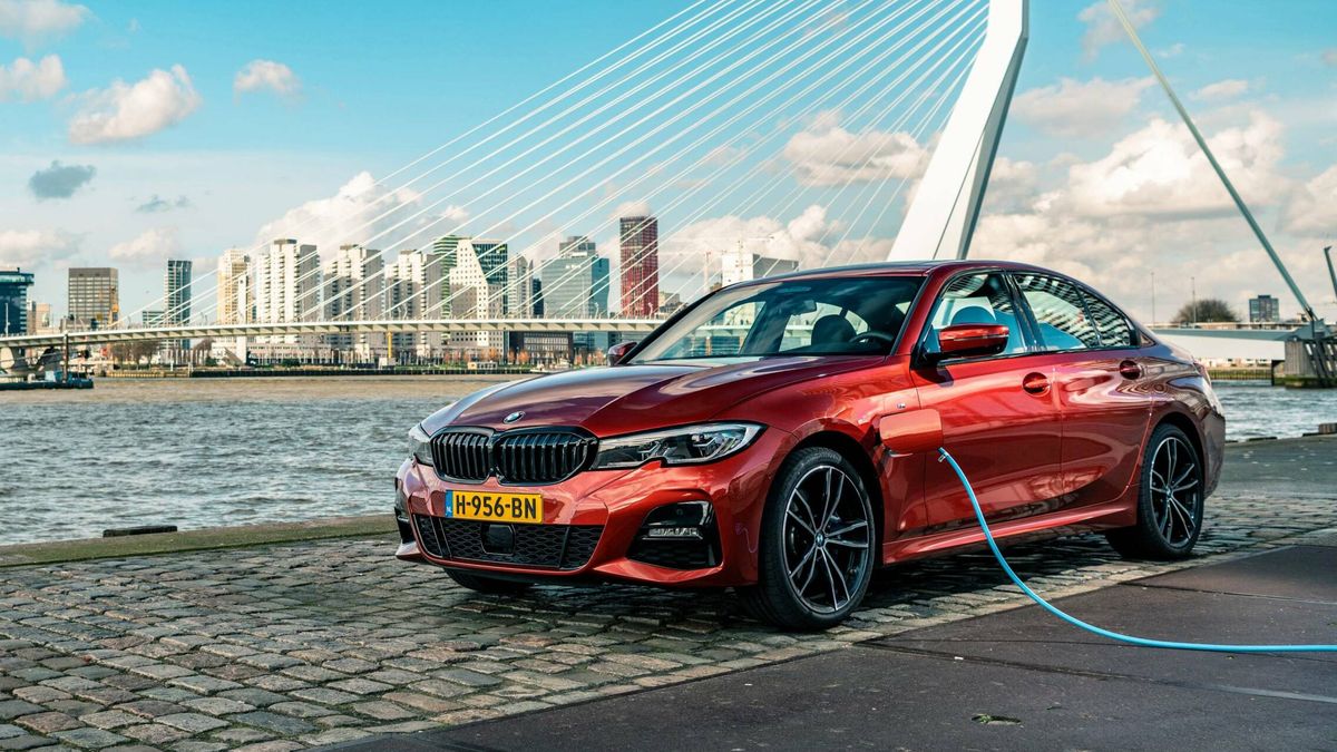 BMW eDrive Zones: de híbrido a eléctrico automáticamente al circular por el centro