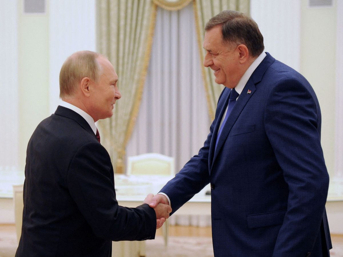 Foto: El presidente de Rusia, Vladímir Putin, se reúne con el presidente de la República Serbia de Bosnia, Milorad Dodik. (Reuters/Mikhail Klimentyev)