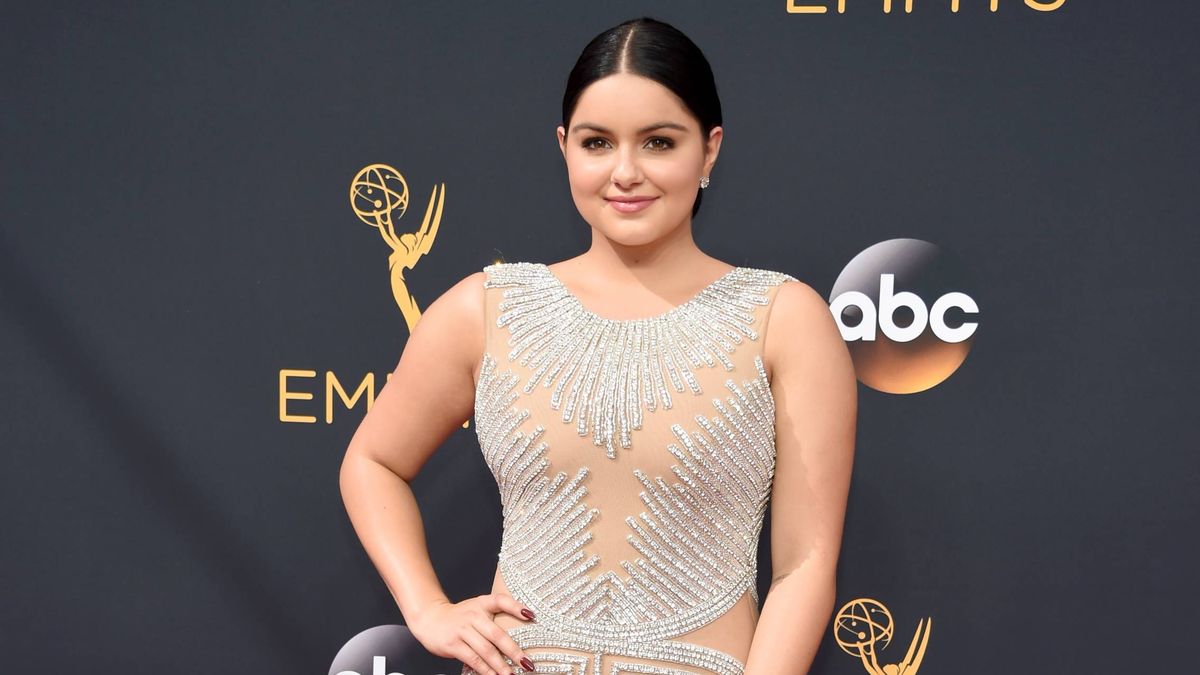 Las redes sociales atacan el vestido de Ariel Winter en los Emmy 2016