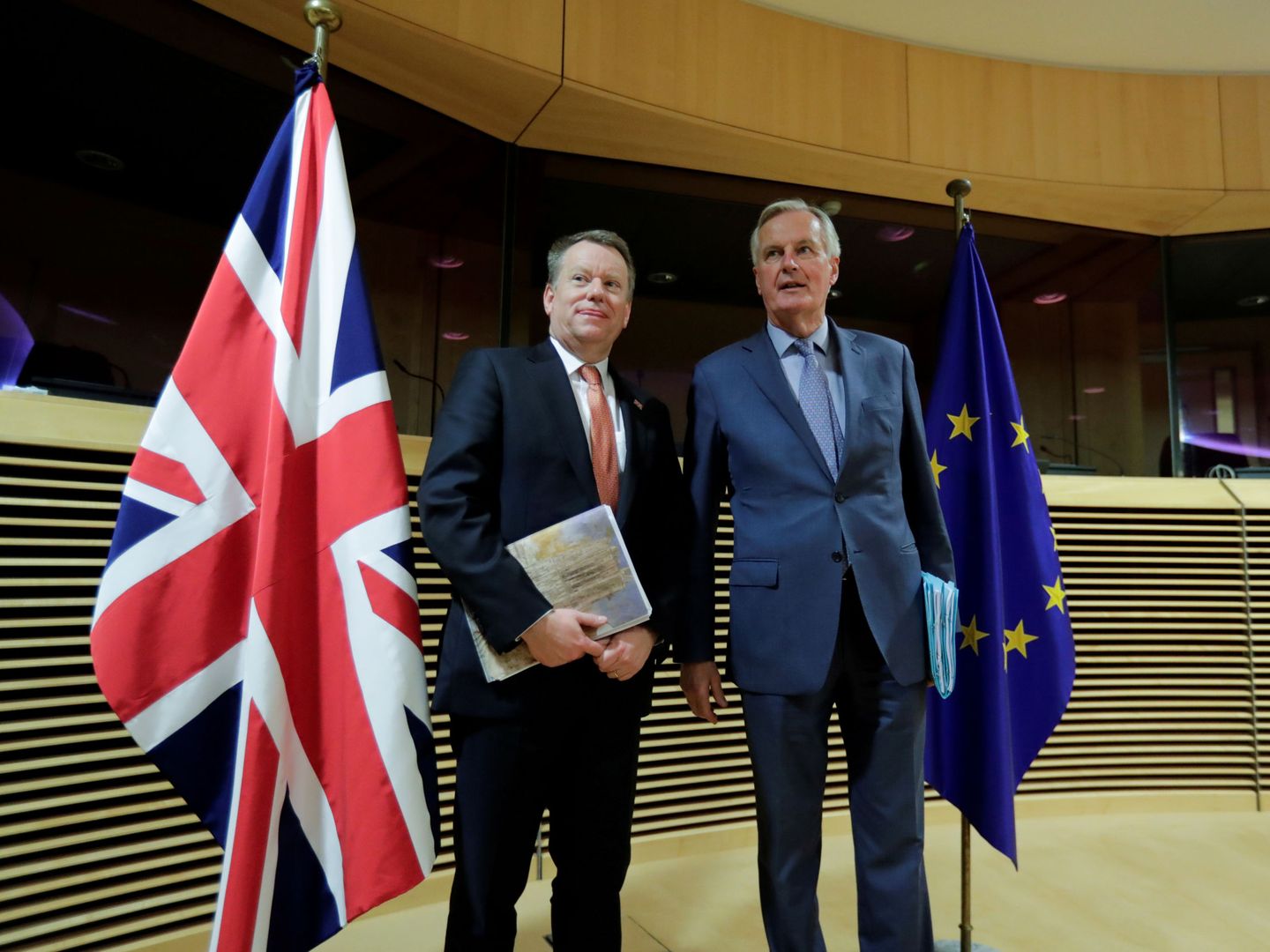Michel Barnier con su homólogo británico, David Frost. (Reuters)