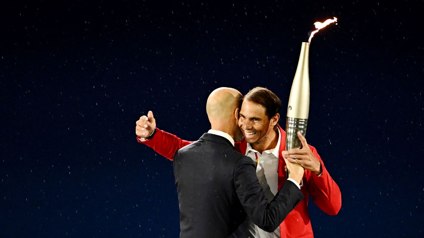 Nadal y Zidane se funden en un abrazo. (Reuters/Dylan Martinez)