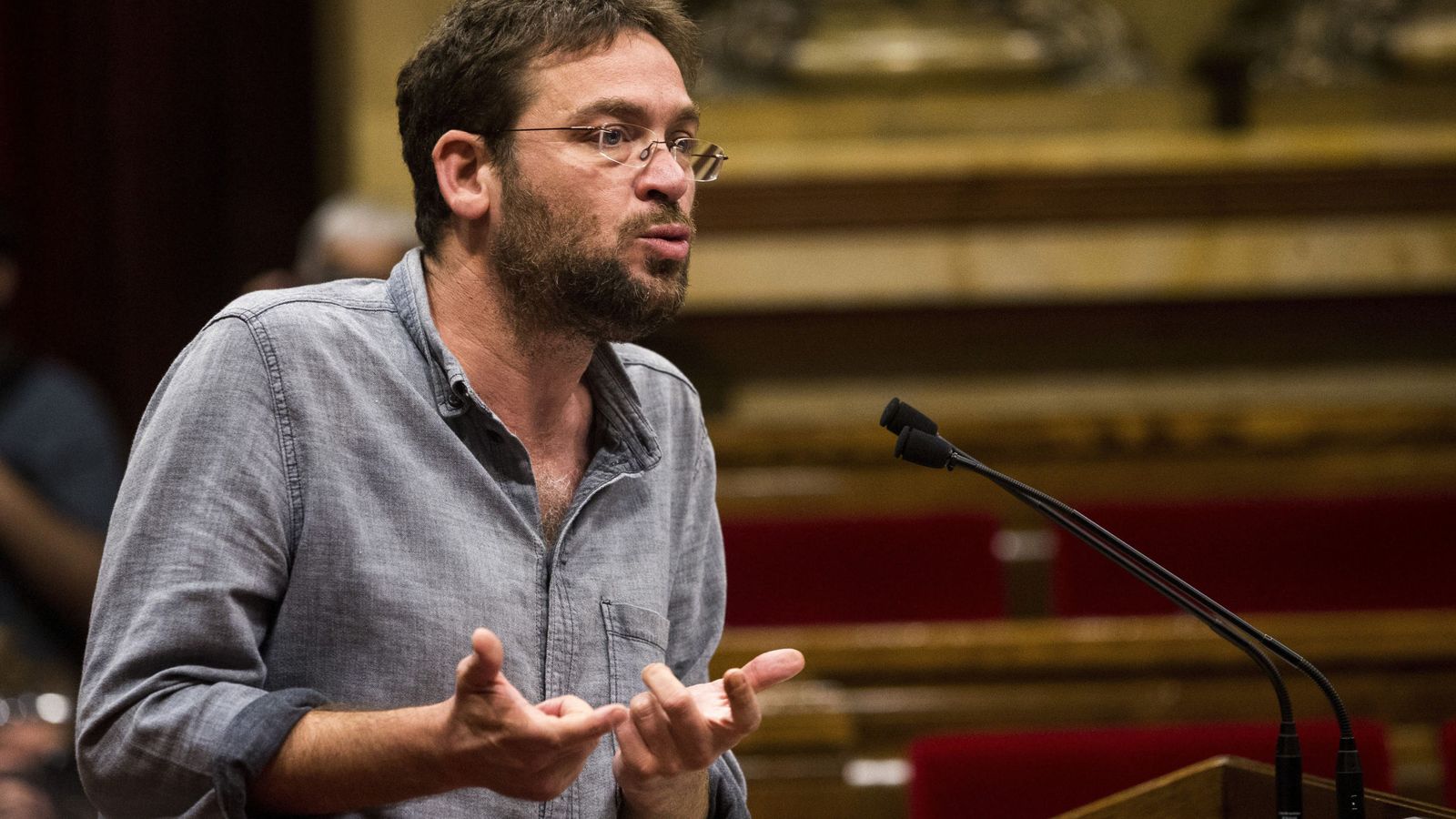 Foto: El exlíder de Podem Catalunya Albano Dante Fachin, durante un pleno del Parlament. (EFE) 