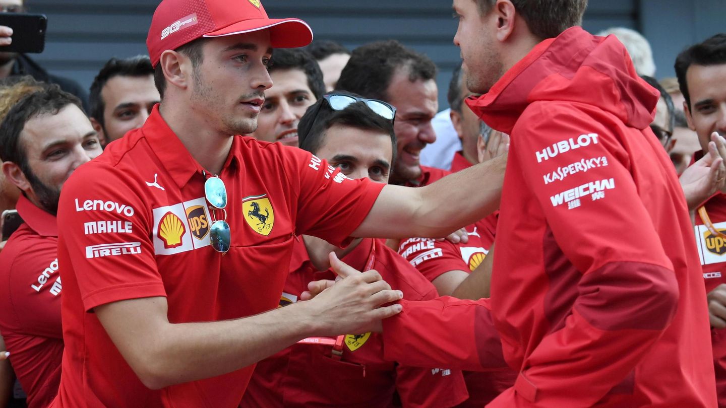 Leclerc y Vettel se dan la mano tras el GP de Italia. (EFE)