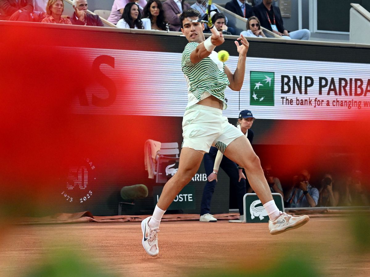 Foto: Carlos Alcaraz en Roland Garros. (EFE/EPA/Caroline Blumberg)